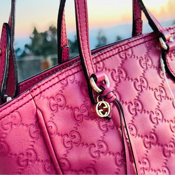 Gucci: Embossed Bree Guccissima GG Monogram Crossbody Bag - Picture 3 of 16